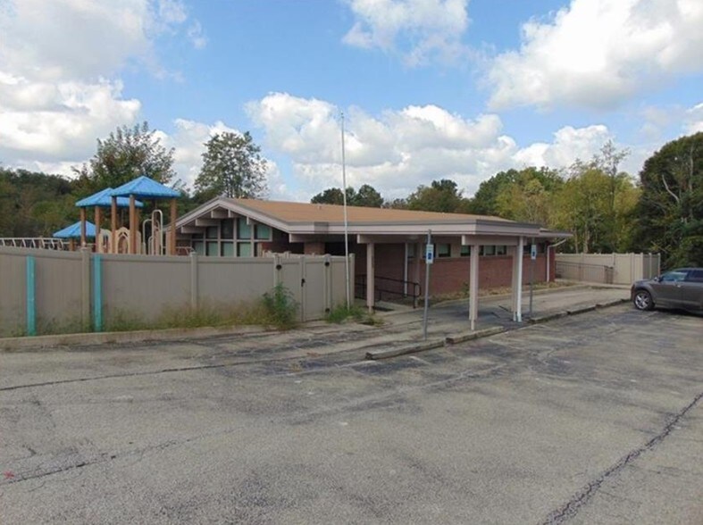 Primary Photo Of 323 Breakneck Rd, Connellsville Office For Sale