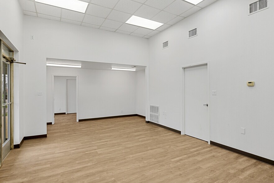 More Photos Of 1053 Grubb St, San Antonio Service For Lease