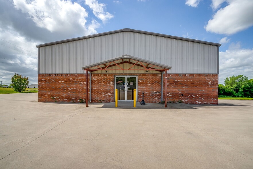 Primary Photo Of 10450 E Bankhead Hwy, Aledo Mixed Retail For Lease
