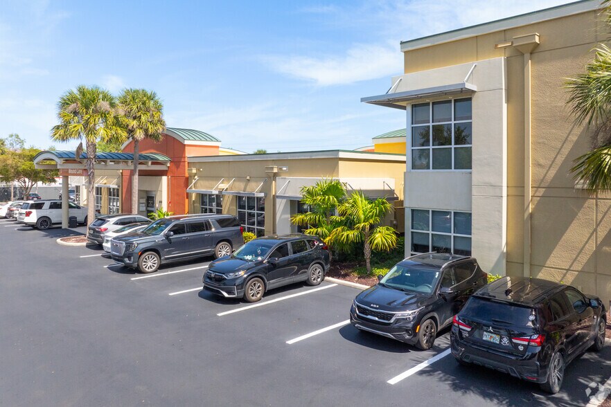 More Photos Of 13782 Plantation Rd, Fort Myers Medical For Lease