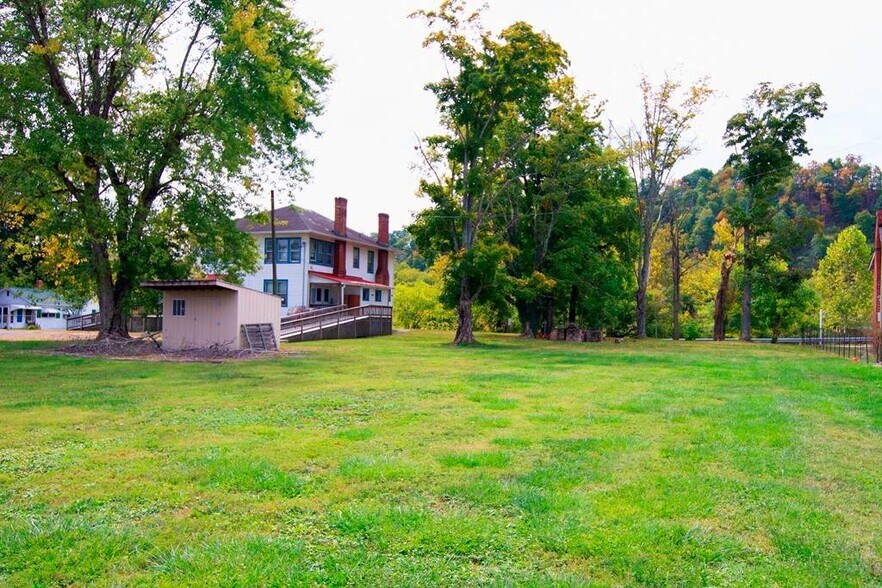 More Photos Of 101 Davis st, Alderson Freestanding For Sale