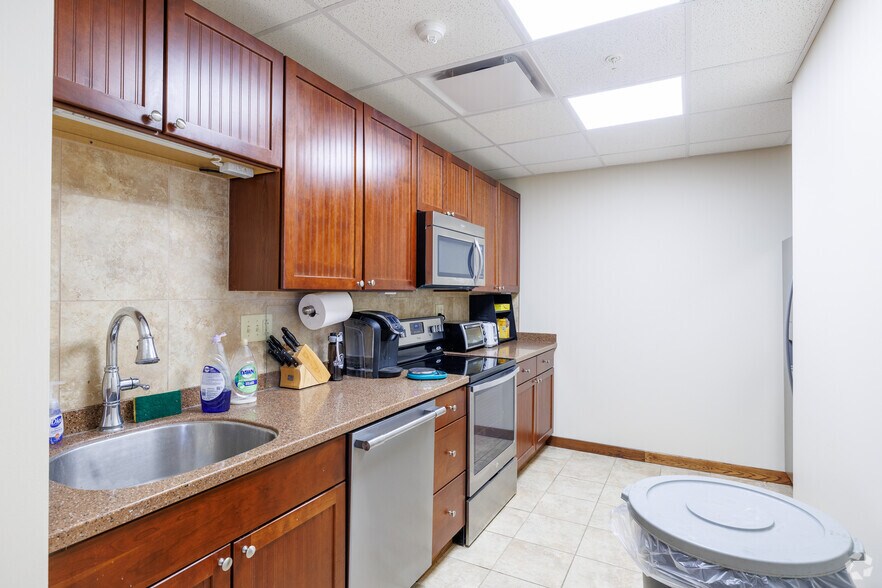 More Photos Of 1770-1810 Lemoyne Ave, Syracuse Warehouse For Sale