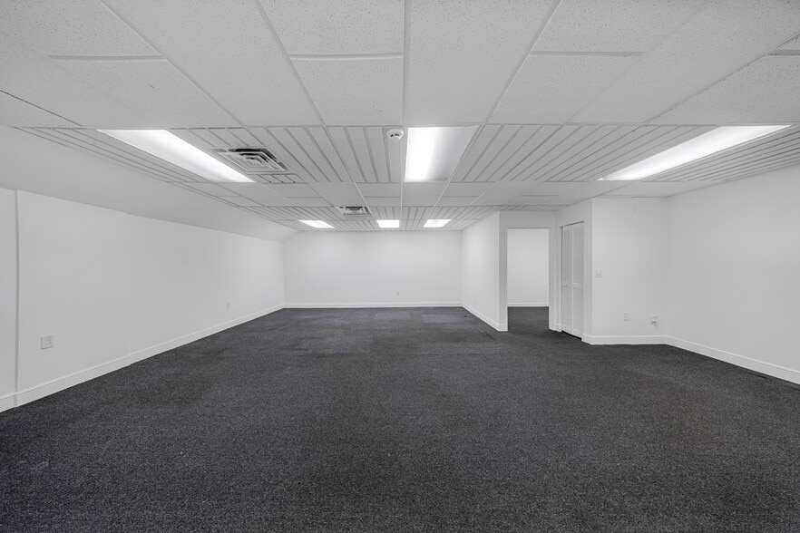 More Photos Of 7452-7466 SW 48th St, Miami Warehouse For Sale
