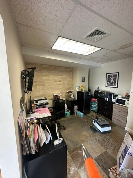More Photos Of 2499 Long Beach Rd, Oceanside Showroom For Lease