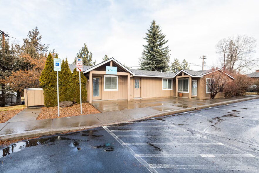 More Photos Of 909 SE 2nd St, Bend Office For Sale
