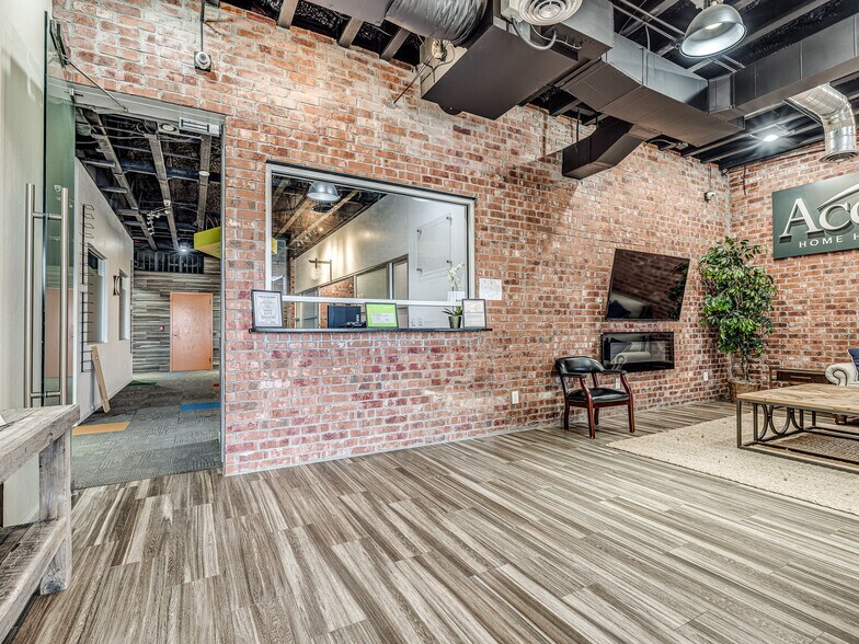 More Photos Of 2028 E Memorial, Edmond Office For Lease