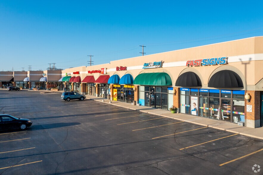 More Photos Of 801-869 N Mayfair Rd, Wauwatosa General Retail For Lease