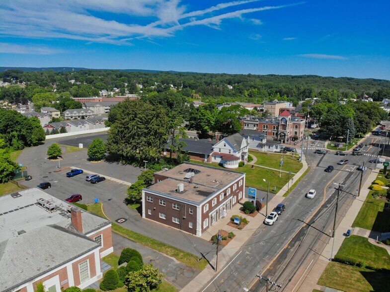 More Photos Of 132 Main St, Southington Bank For Lease
