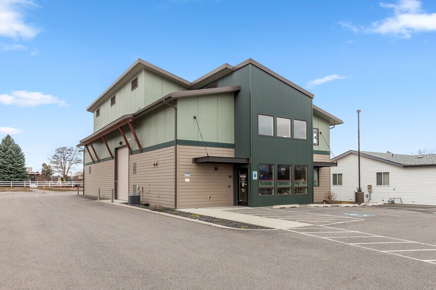 More Photos Of 9151 N Hess St, Hayden Light Manufacturing For Sale