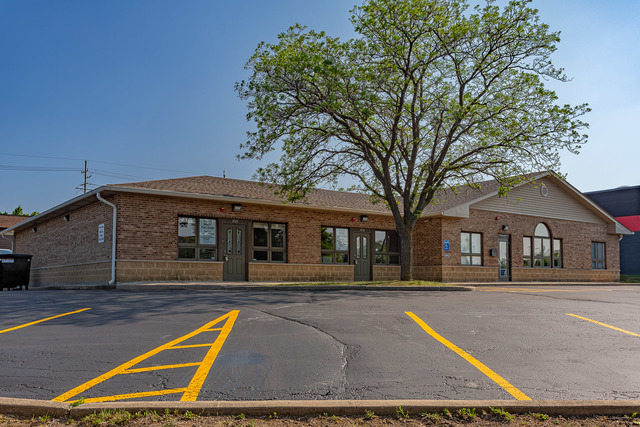 Primary Photo Of 1021-1041 Bonaventure Dr, Elk Grove Village Medical For Sale