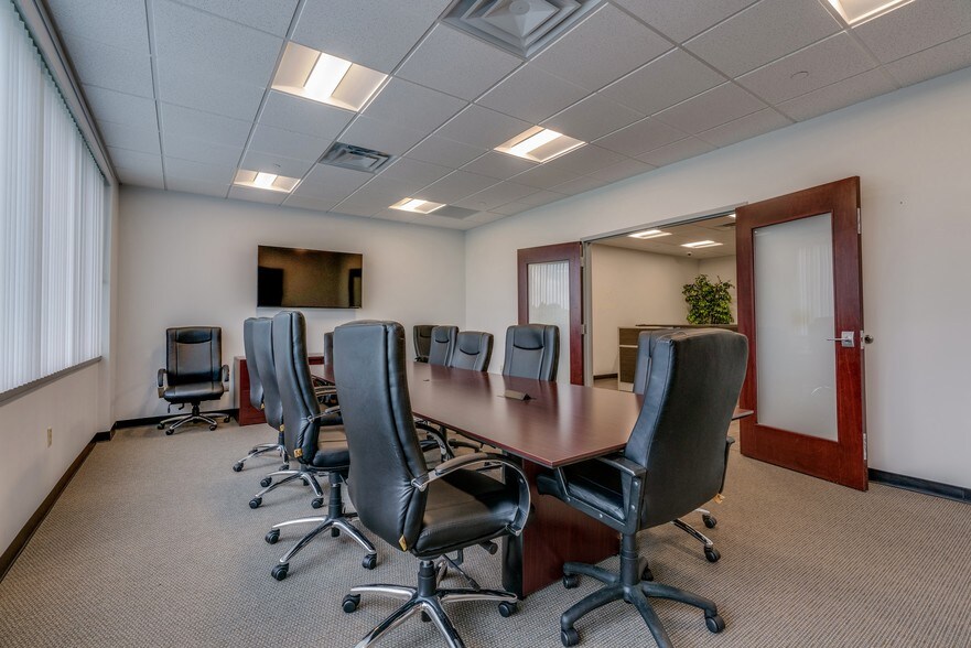 More Photos Of 8000 Brooktree Rd, Wexford Medical For Lease