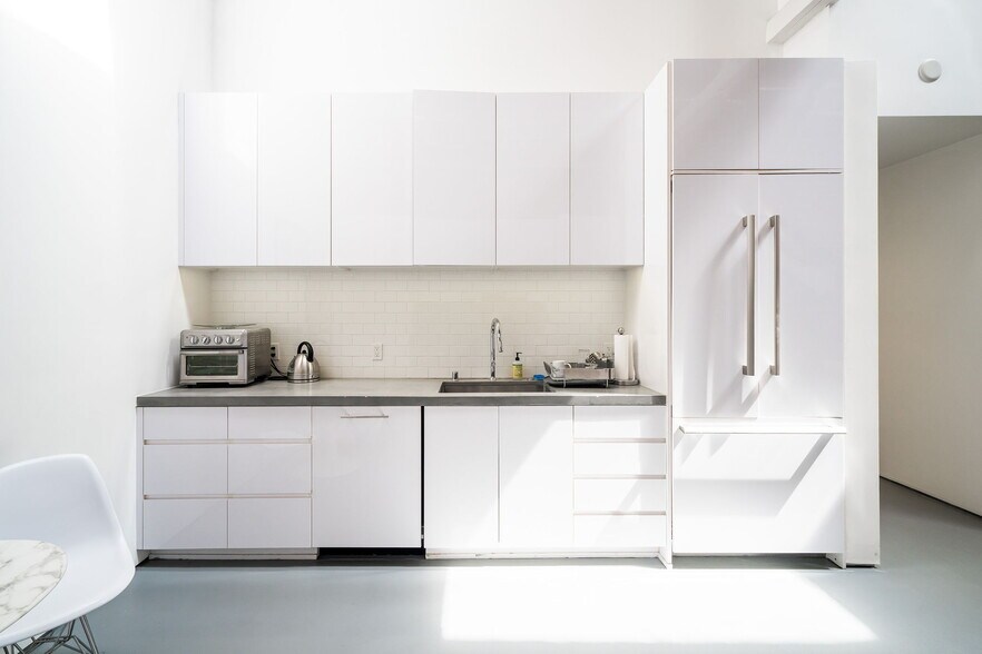 More Photos Of 1359 S Hope St, Los Angeles Warehouse For Sale