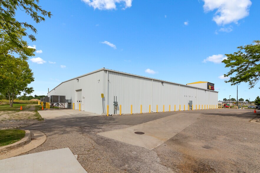 More Photos Of 8520 W Saginaw Hwy, Lansing Freestanding For Sale