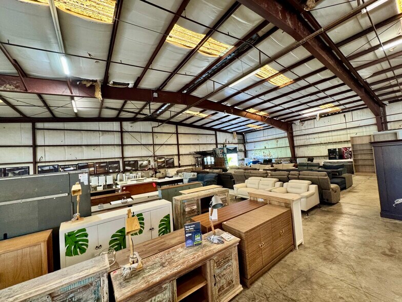 More Photos Of 685 S Yonge St, Ormond Beach General Retail For Sale