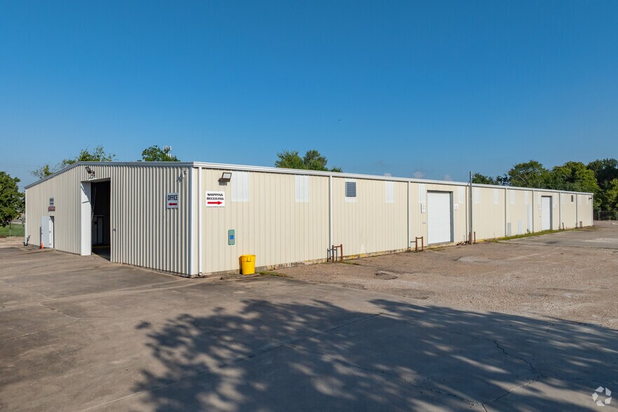 More Photos Of 13523 Conklin Ln, Houston Warehouse For Lease