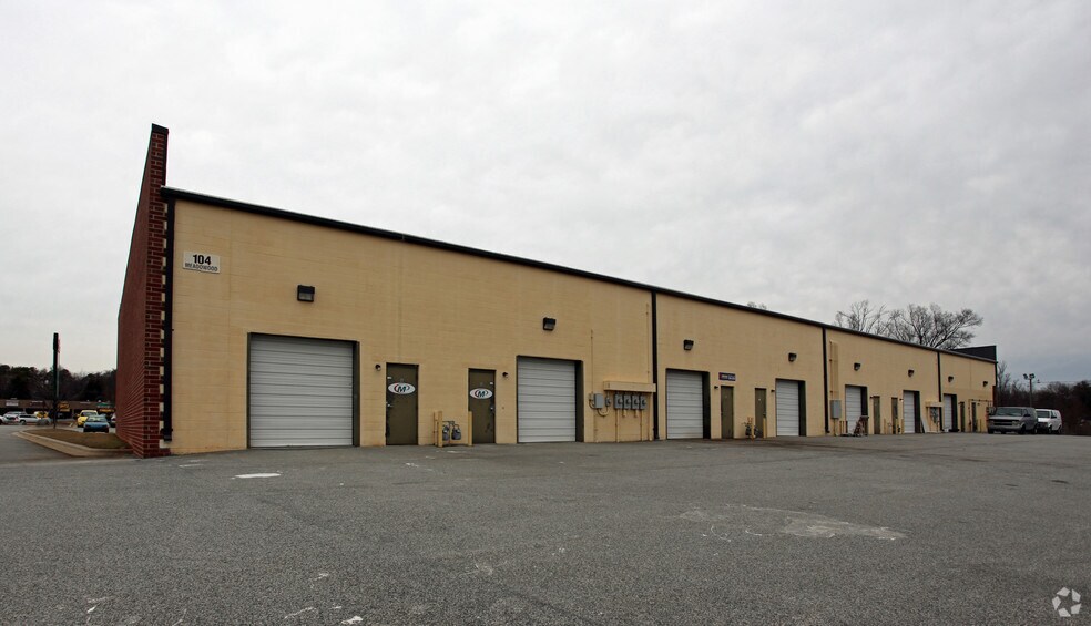 More Photos Of 104 Meadowood St, Greensboro Showroom For Lease