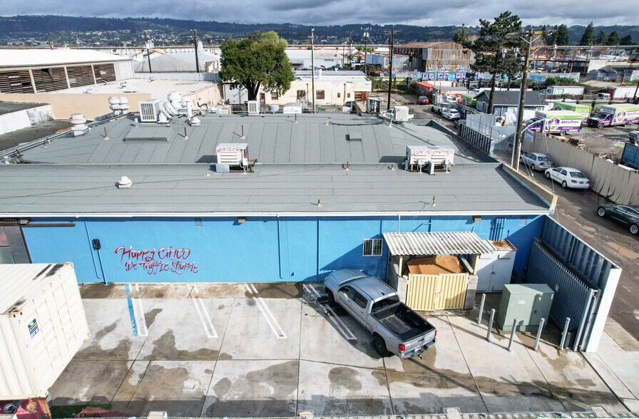 More Photos Of 707 Douglas Ave, Oakland Manufacturing For Lease