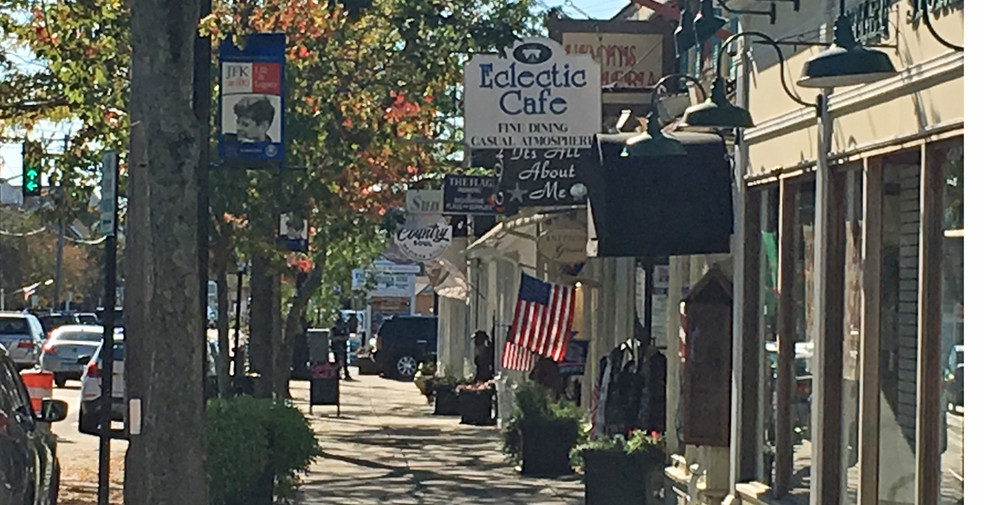 More Photos Of 606 Main St, Hyannis Restaurant For Lease