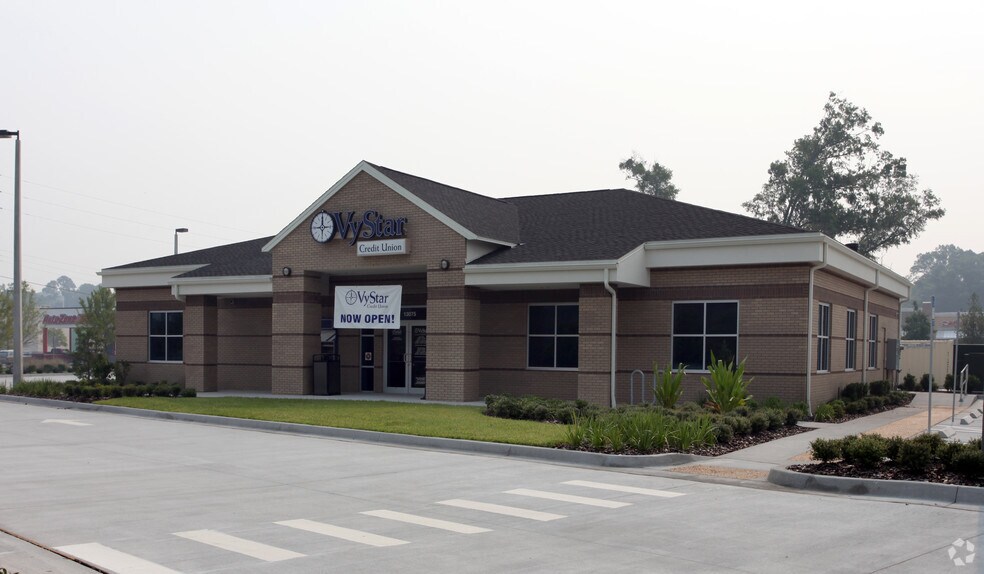 More Photos Of 12961 N Main St, Jacksonville Unknown For Lease