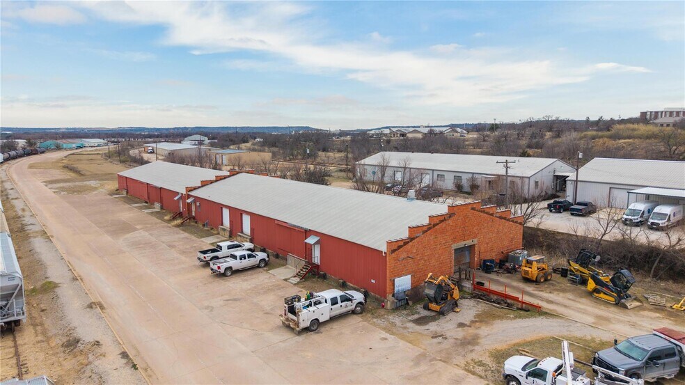 More Photos Of 1403 Blake Dr, Brownwood Warehouse For Sale