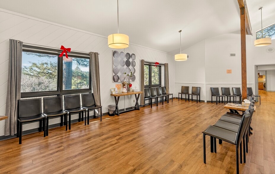 More Photos Of 1300 N Rim Dr, Flagstaff Medical For Lease