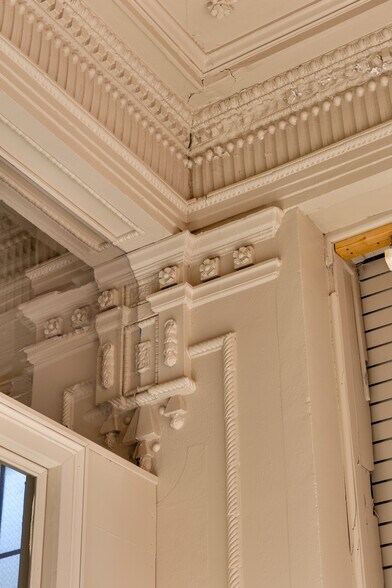 More Photos Of 113 W Bank St, Petersburg Warehouse For Sale