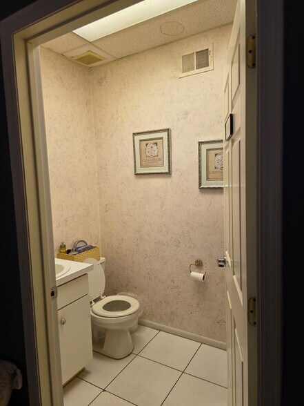 More Photos Of 80 Bridge Plaza Dr, Manalapan Township Medical For Sale