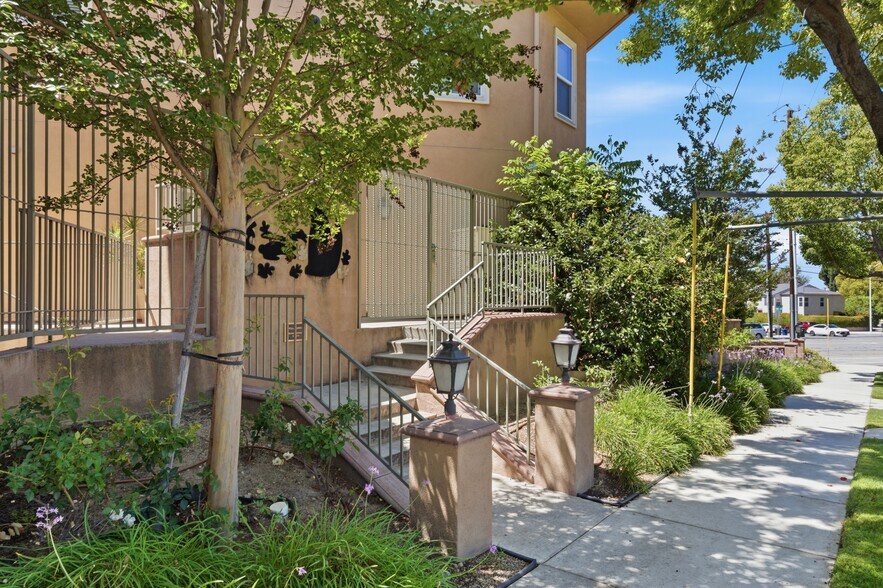 More Photos Of 1101 East Ave, Burbank Apartments For Sale