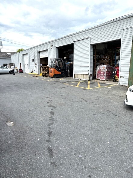 More Photos Of 315 Boston Post Rd, Port Chester Freestanding For Sale