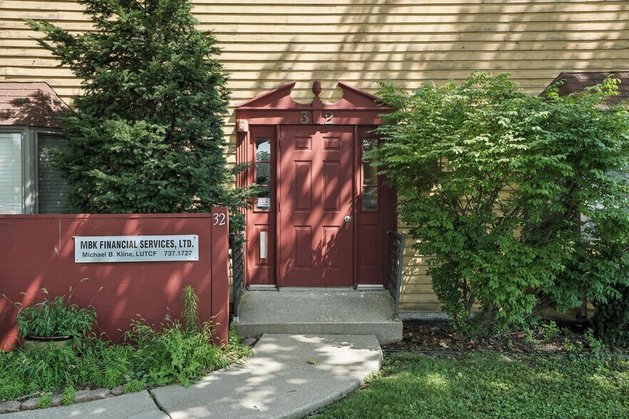 More Photos Of 32-34 W Burlington Ave, Westmont Office For Sale