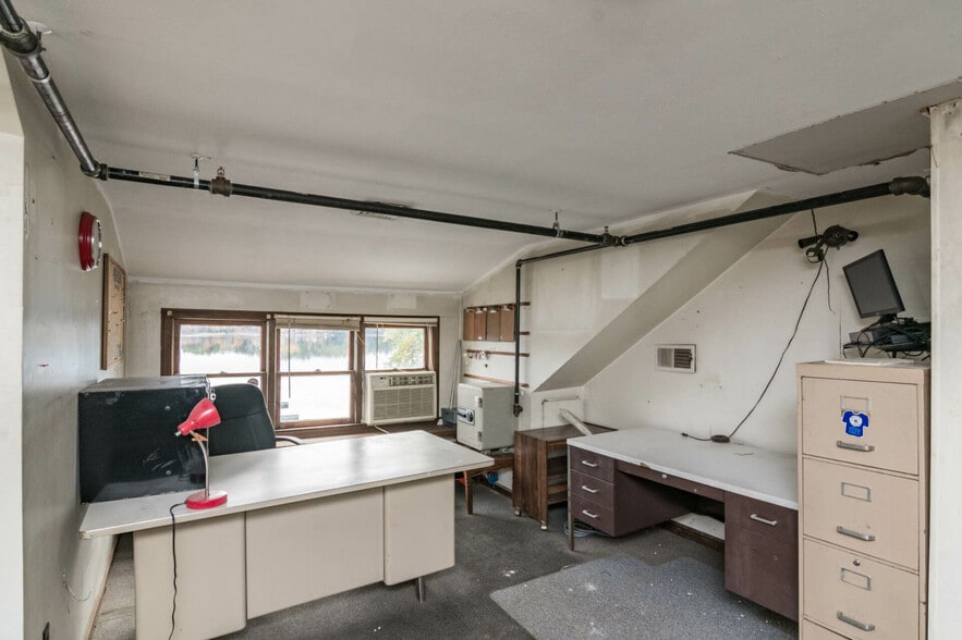 More Photos Of 141 Congamond Rd, Southwick Restaurant For Lease