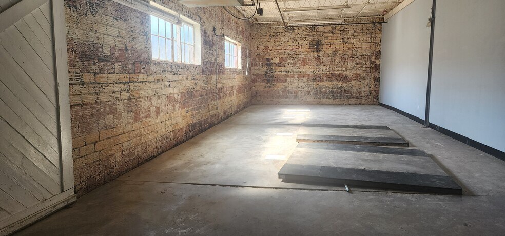 More Photos Of 3030 Canton St, Dallas Flex For Sale