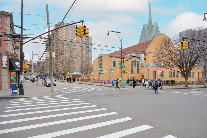 More Photos Of 14206 41st Ave, Flushing Supermarket For Lease