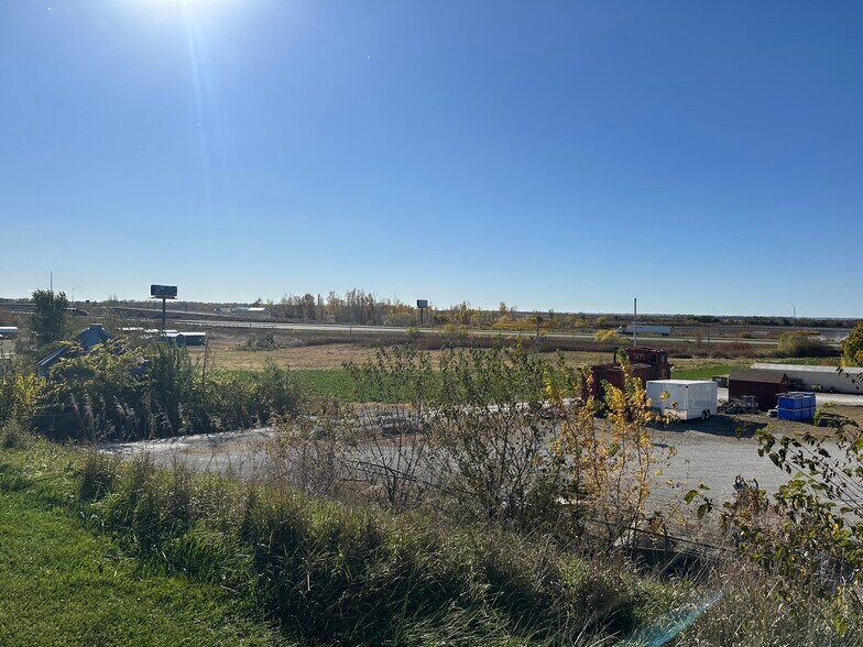 More Photos Of 1105 State St, Mound City Office For Sale