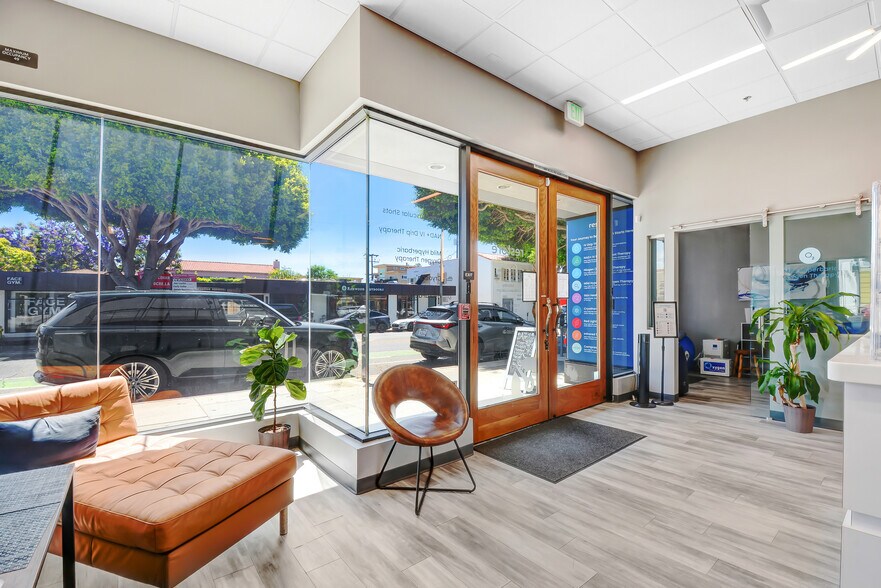 More Photos Of 1031-1033 Montana Ave, Santa Monica Freestanding For Sale