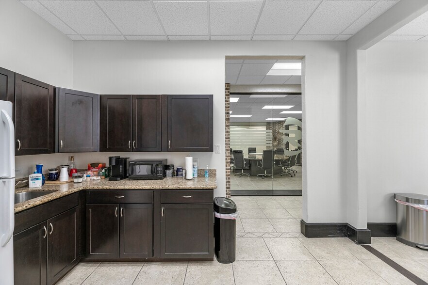 More Photos Of 15010 Lakefair Dr, Richmond Medical For Sale