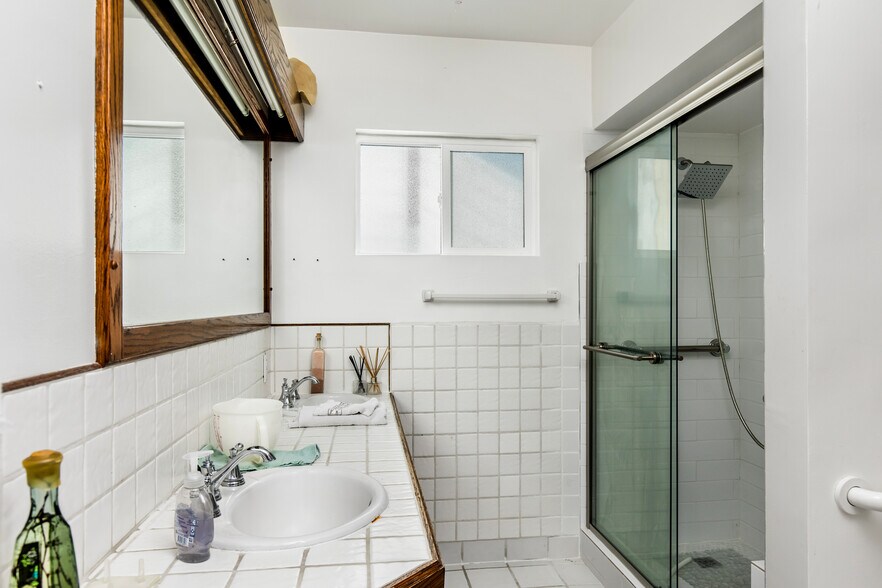 More Photos Of 232 29th St, Manhattan Beach Multifamily For Sale