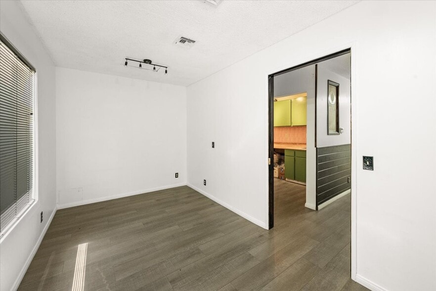 More Photos Of 40585 Big Bear Blvd, Big Bear Lake Office For Sale
