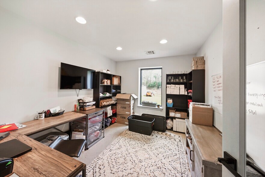 More Photos Of 12726 Moon Rd, Willis Loft Creative Space For Sale