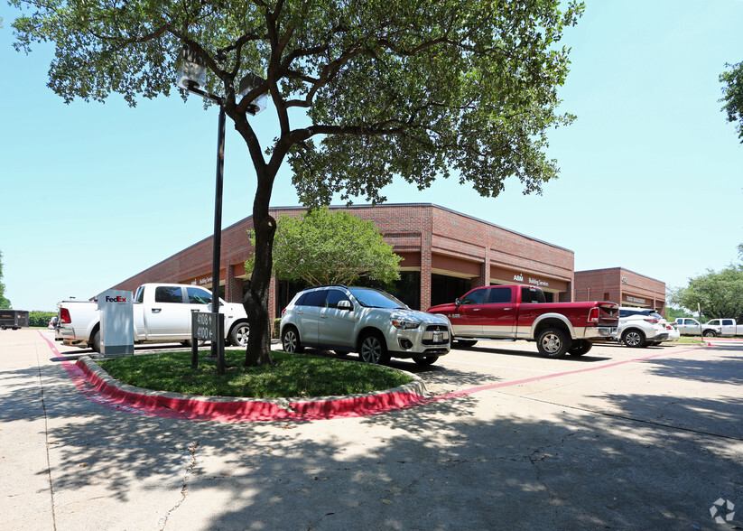 Primary Photo Of 4100-4108 Amon Carter Blvd, Fort Worth Showroom For Lease