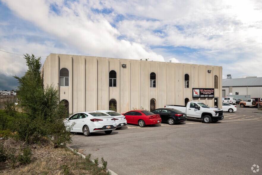 More Photos Of 4133 W Farm Rd, West Jordan Manufacturing For Lease