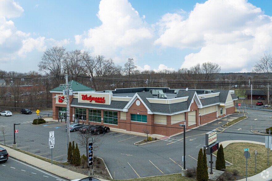 More Photos Of 1765 Middlesex St, Lowell Drugstore For Lease