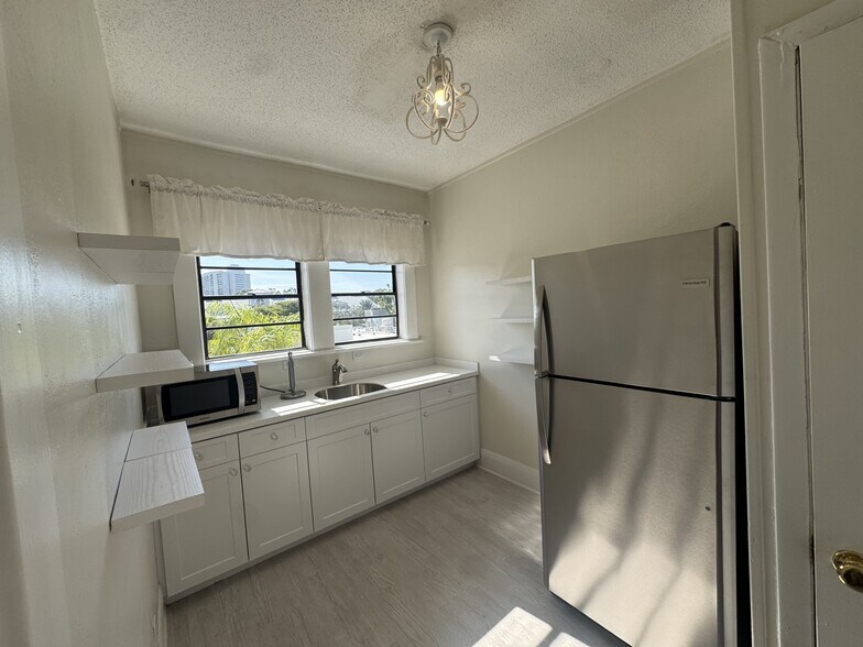 More Photos Of 1315 S Howard Ave, Tampa Office For Lease