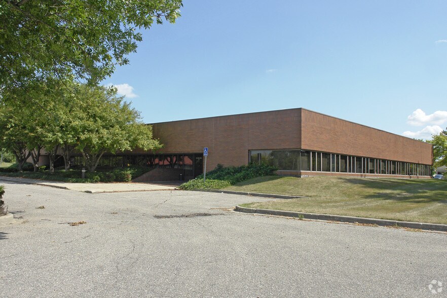More Photos Of 1676 Viewpond Dr SE, Grand Rapids Office For Lease