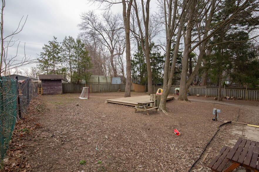 More Photos Of 144 Wilson St E, Ancaster Office For Sale