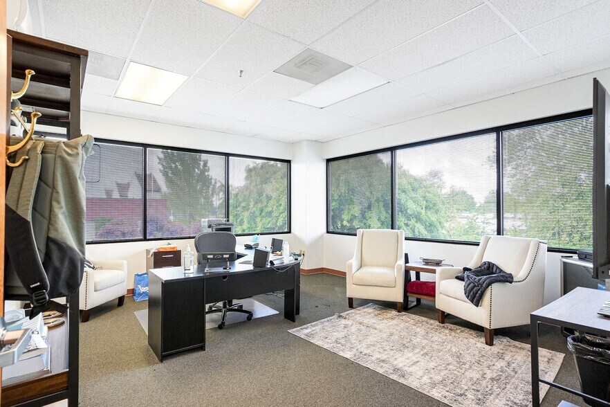 More Photos Of 1852 Fescue St SE, Albany Office For Sale