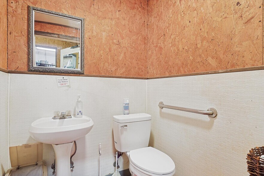 More Photos Of 317 W FM 120, Pottsboro General Retail For Sale