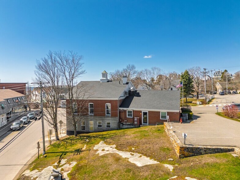 More Photos Of 4 Townsend Ave, Boothbay Harbor Freestanding For Sale