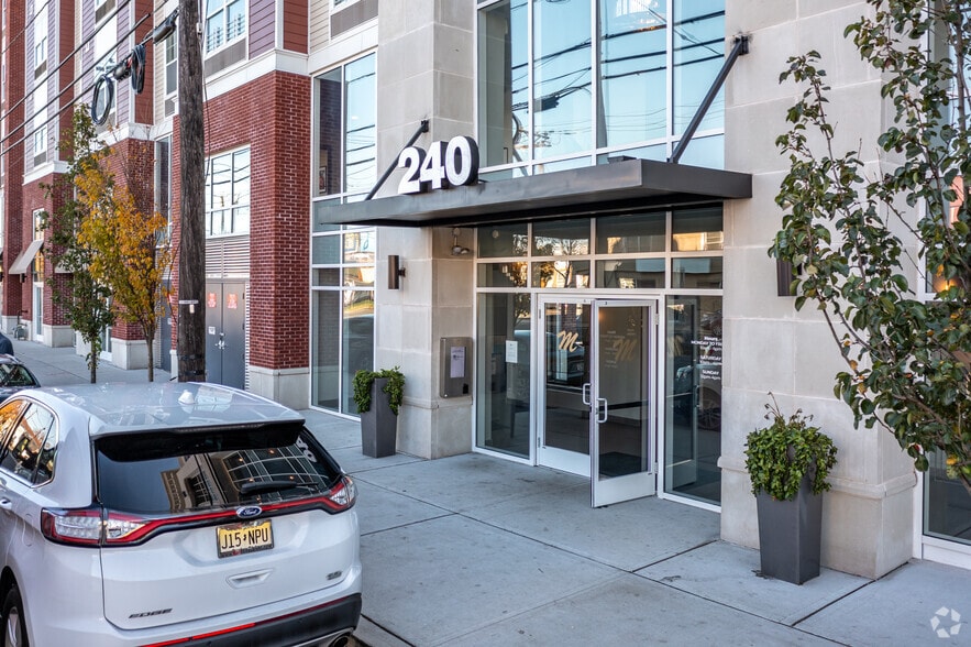 More Photos Of 240 W Westfield Ave, Roselle Park Apartments For Lease