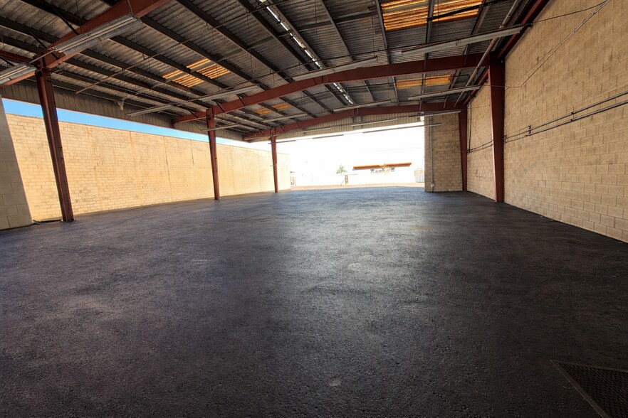 More Photos Of 94-469 Ukee St, Waipahu Manufacturing For Sale